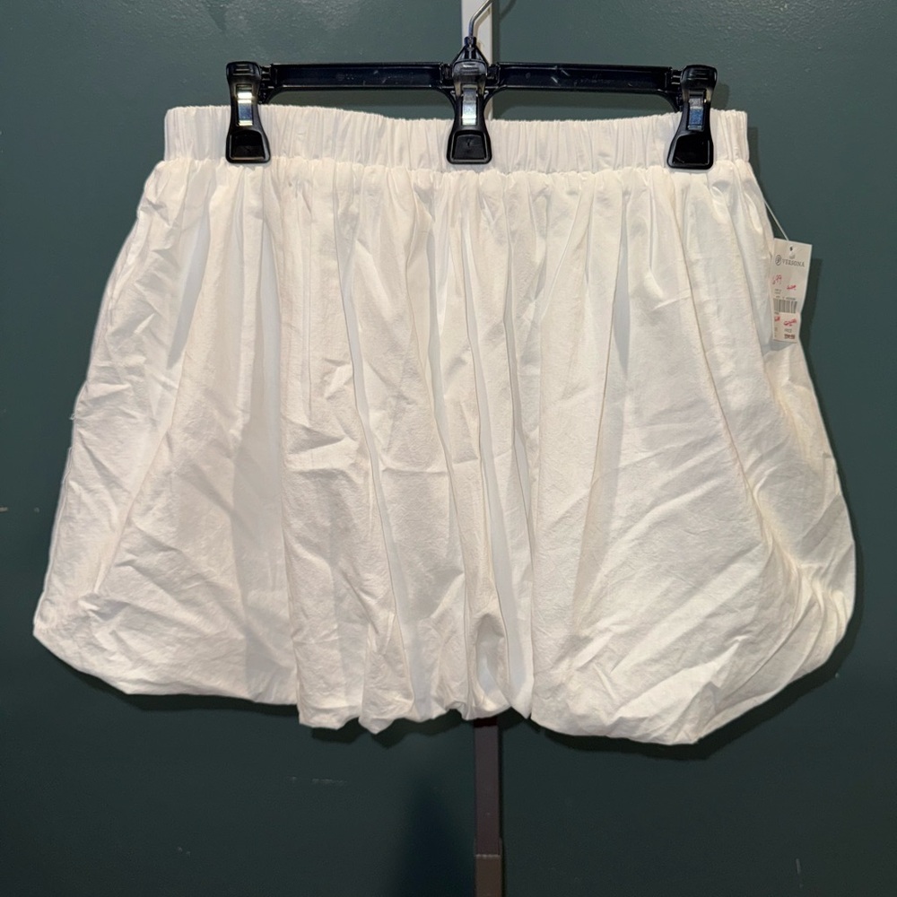 Elegant White Mini Skirt